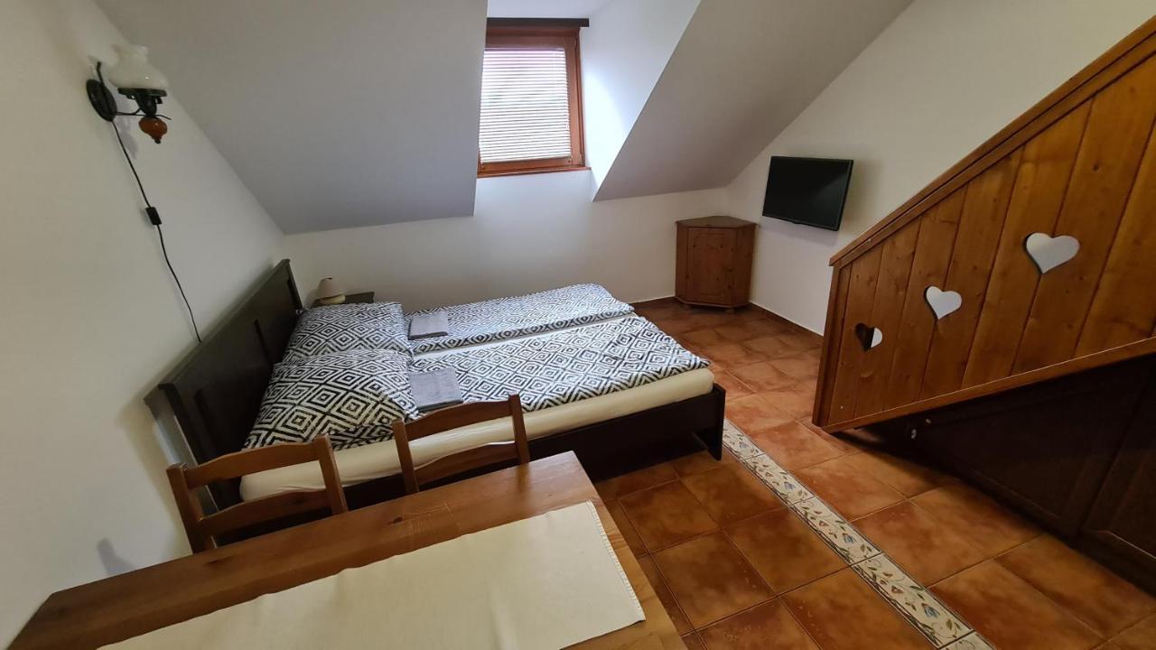 Gyulai Fuerdoe Apartman Exterior photo