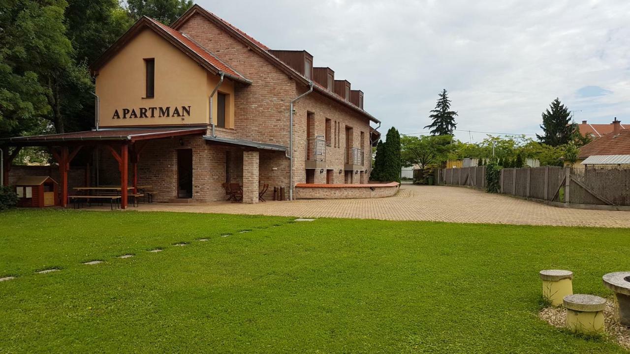 Gyulai Fuerdoe Apartman Exterior photo