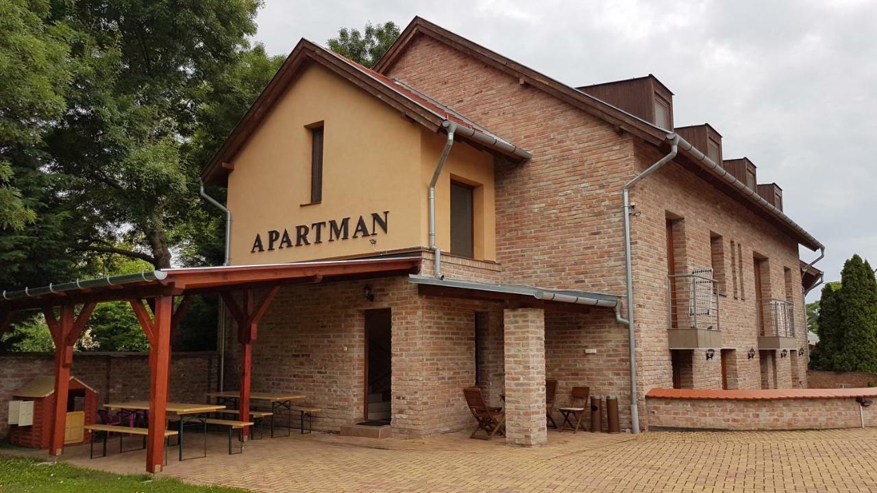 Gyulai Fuerdoe Apartman Exterior photo