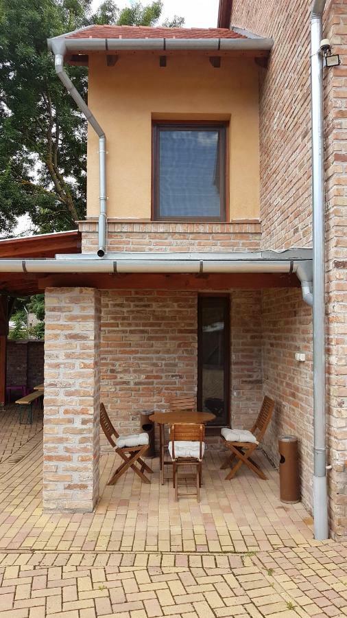 Gyulai Fuerdoe Apartman Exterior photo